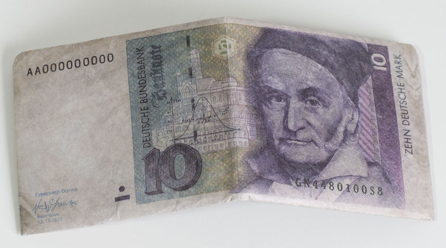 Papirni novčanik koji izgleda kao novčanica od 10 DM