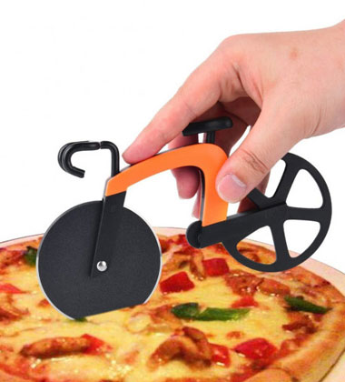 Metalni sekač za picu u obliku bicikla