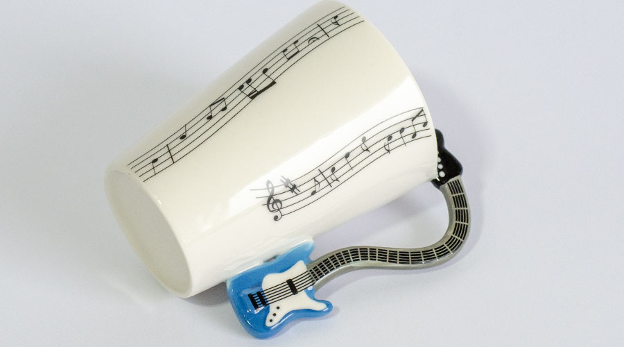 Šolja sa ručkom u obliku gitare