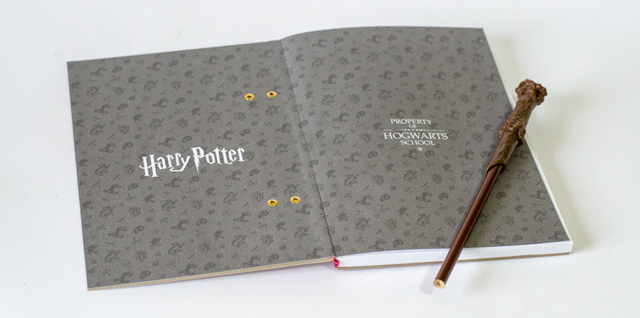 licencirana Harry Potter sveska i drvena olovka