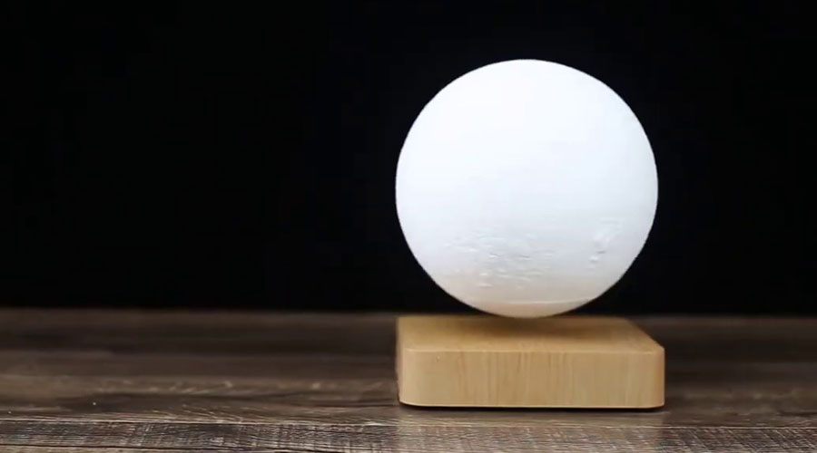 Elegantna 3D mesec lampa koja lebdi