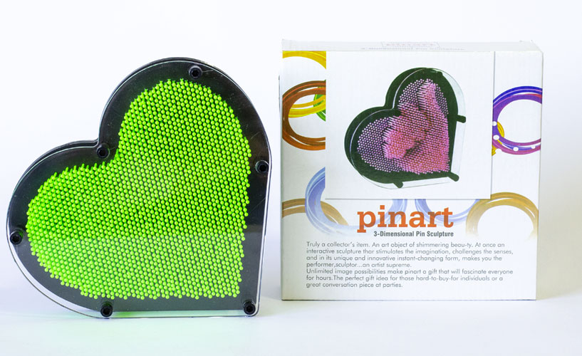 Plastično pin art srce u zelenoj boji
